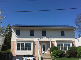 129 Emory Rd, Mineola, NY 11501