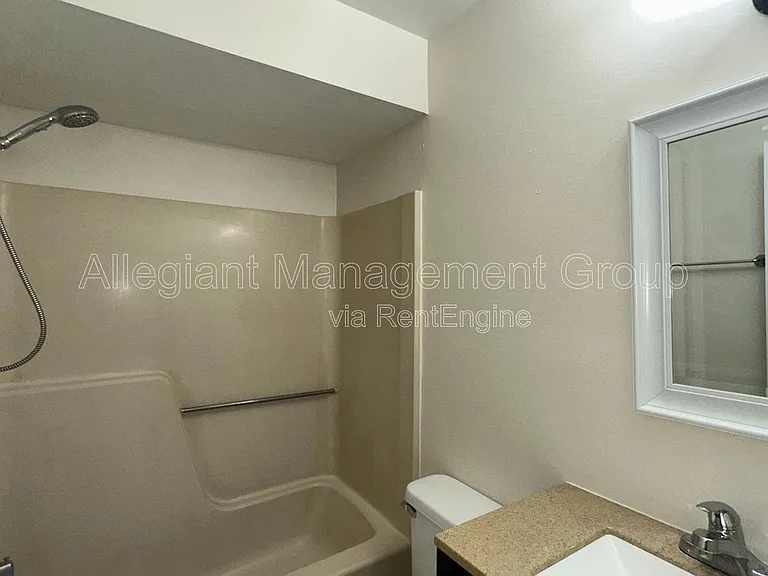 622 Royalty Ct #B — Photo 5