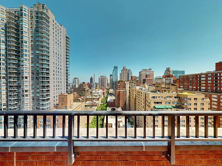 250 E 73rd St #PHB — Photo 16