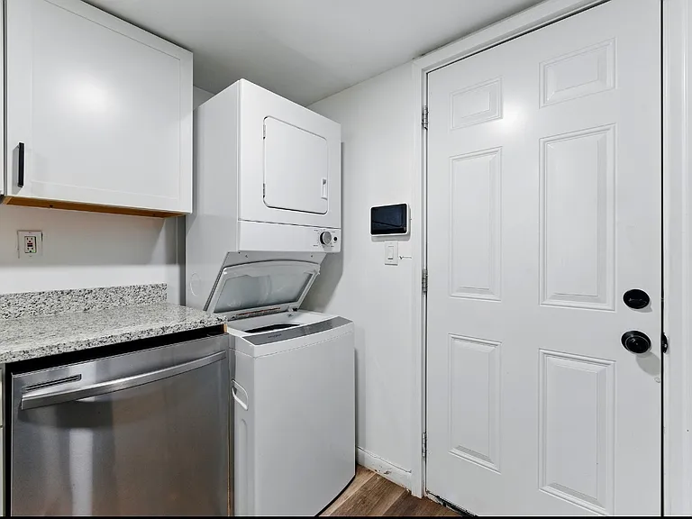 2820 Memorial Dr SE — Photo 19