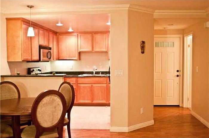 Kitchen/entry