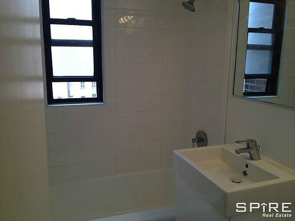 5th image of 165 E 32nd St APT 17E