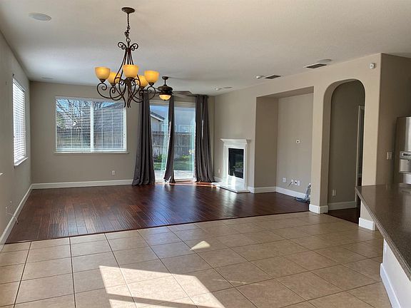 5th image of 323 Allaire Cir