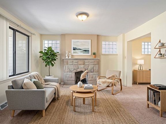 3rd image of 804 Lilac St