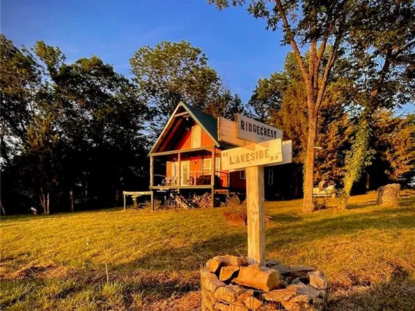 141 NE Lakeside Dr, La Cygne, KS 66040