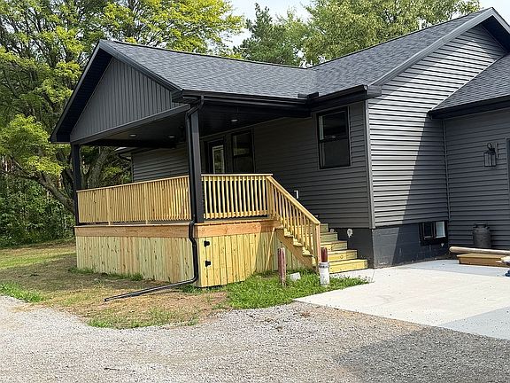 3rd image of 1204 S Lorenz Rd