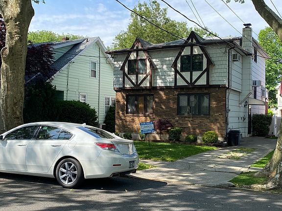 4th image of 209 Greeley Ave
