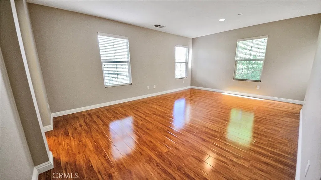 3 bed, 2.5 bath, 1964 sqft, $3,300 — Photo 4
