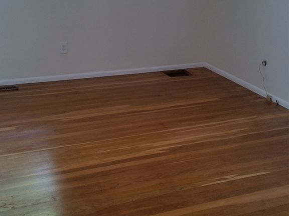 4th image of 633 Holly Hill Dr