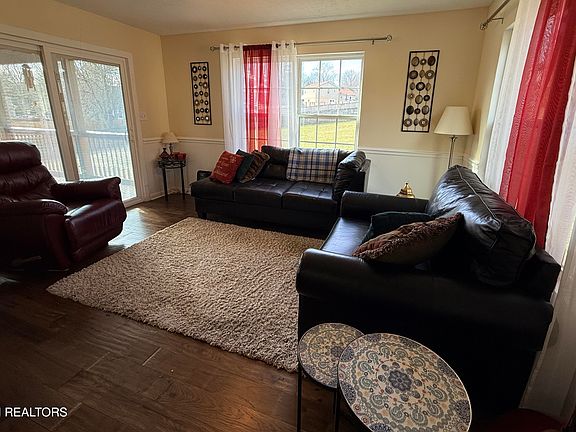 5th image of 1819 Strathmore Rd