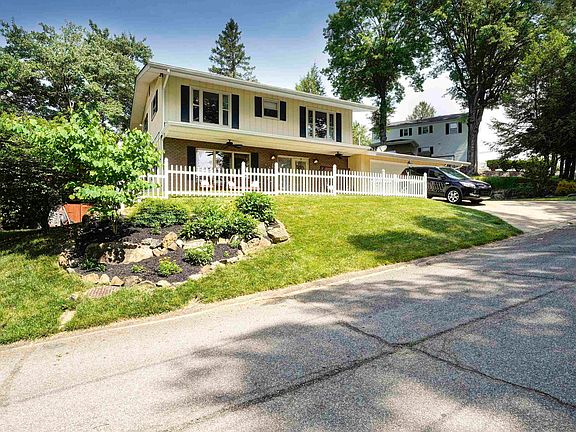 2nd image of 34 Lea Hill Dr