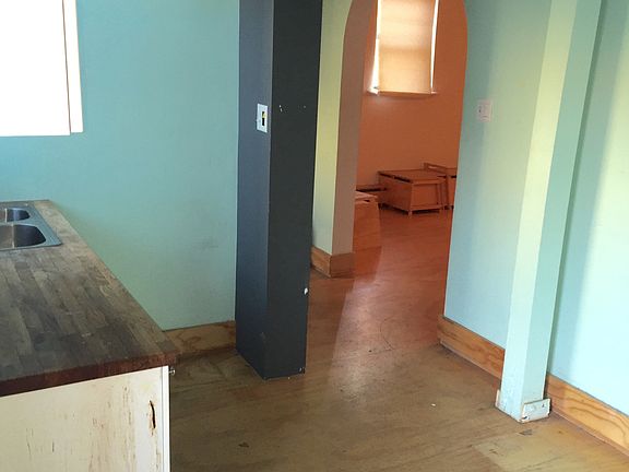 4th image of 373 Columbia St APT 1