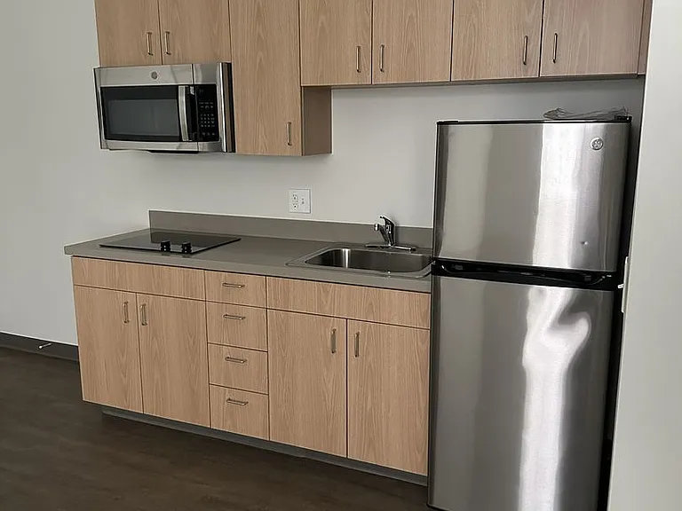 990 Broadway Apartment Homes — Photo 5