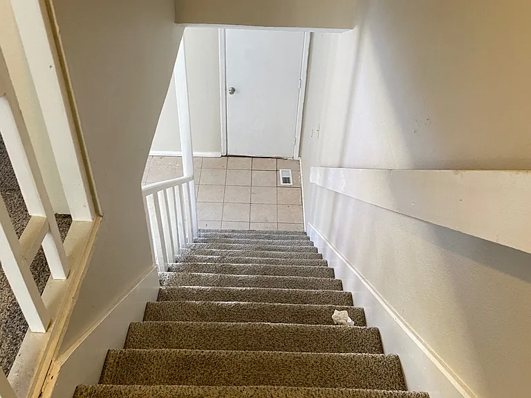 1018 E Main St — Photo 13