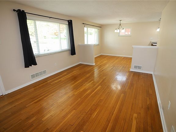 5th image of 938 Marcia Dr