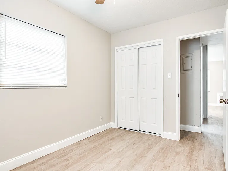 107 S Gomez Ave #C — Photo 11