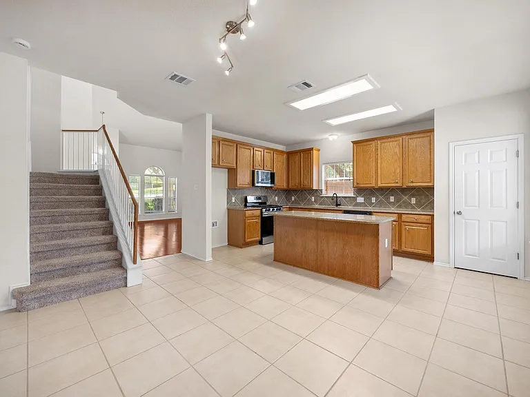 9400 Billingham Trl — Photo 12
