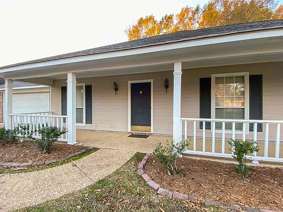 3rd image of 327 White Oak Dr