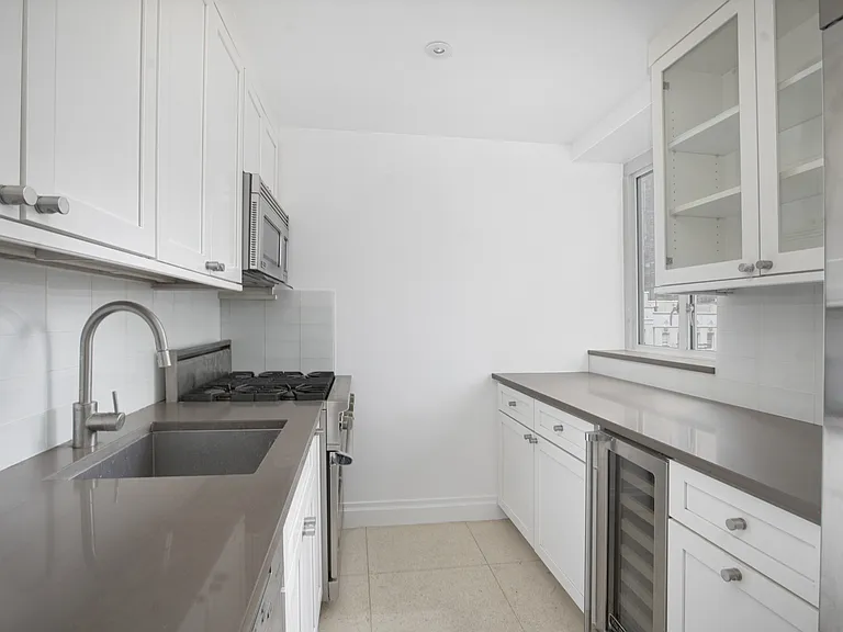 200 E 66th St #C702 — Photo 4