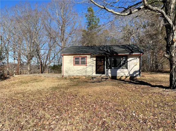 8431 Reid Farm Rd, Walnut Cove, NC 27052