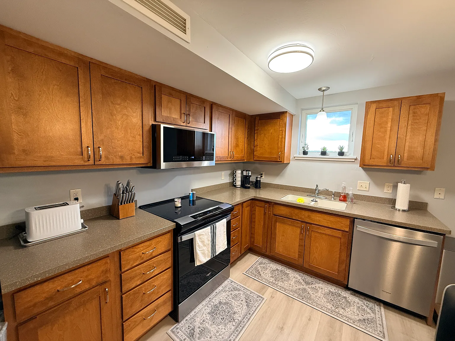 228 S Cottonwood Rd — Photo 4