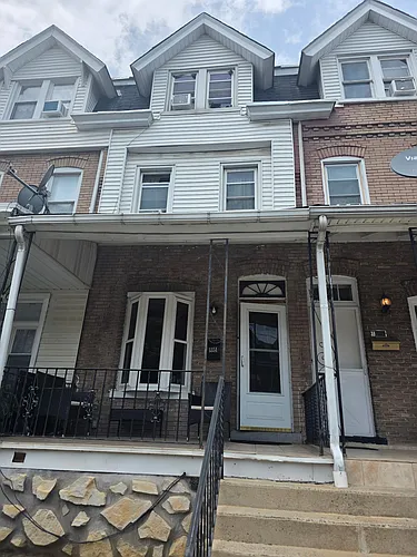 1351 W Liberty St Photo 1