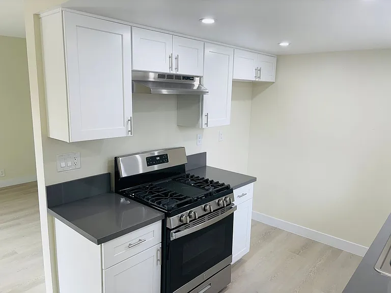 Foothill Apartments — Photo 13