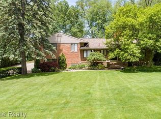 6181 Dakota Cir, Bloomfield Hills, MI 48301