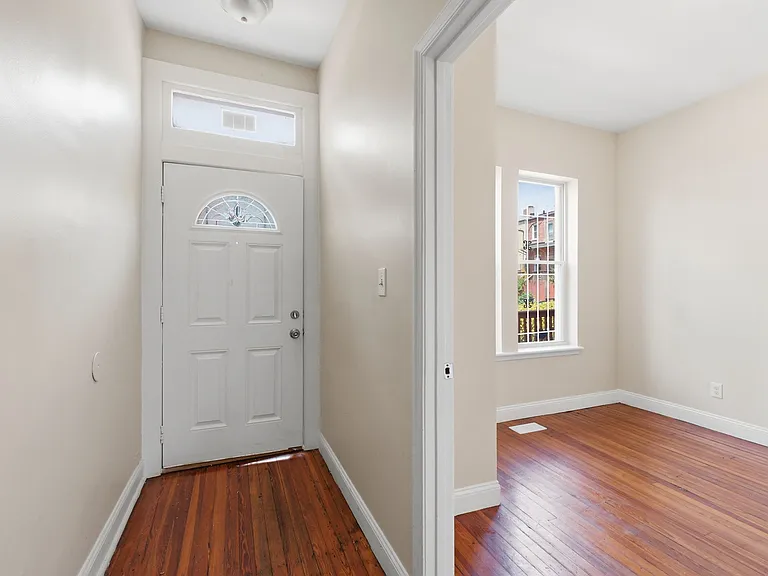 720 Gresham Pl NW — Photo 18