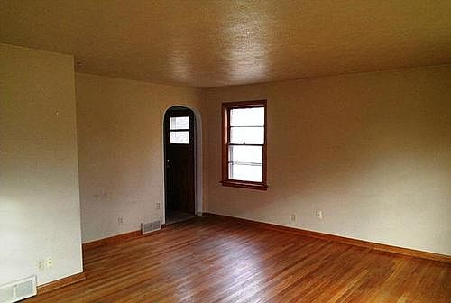 4th image of 2305 N Winnebago St
