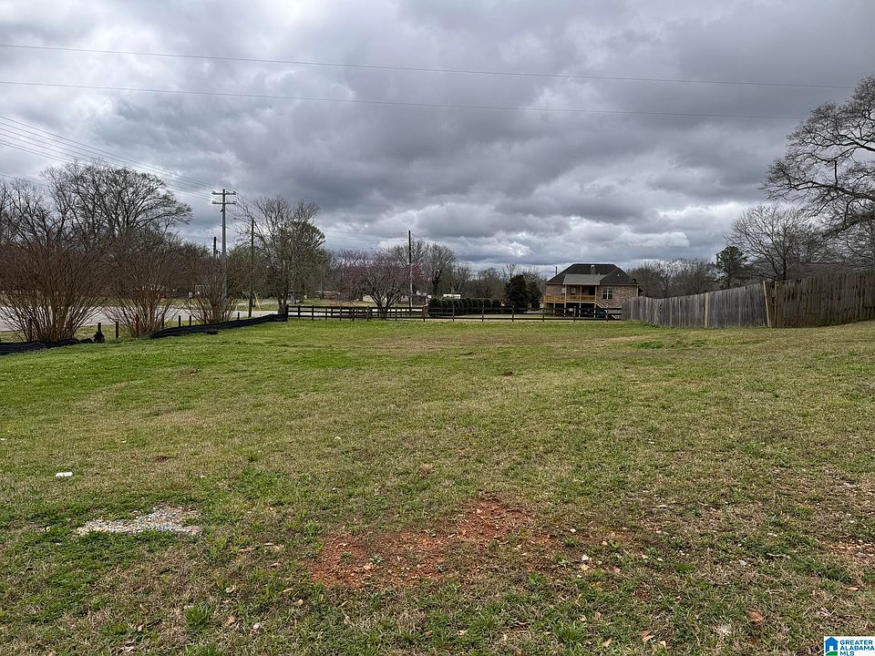1st image of 15 Maple Leaf Dr #1
