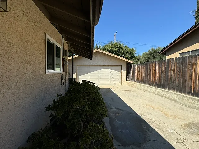 211 Green Oaks Dr — Photo 31