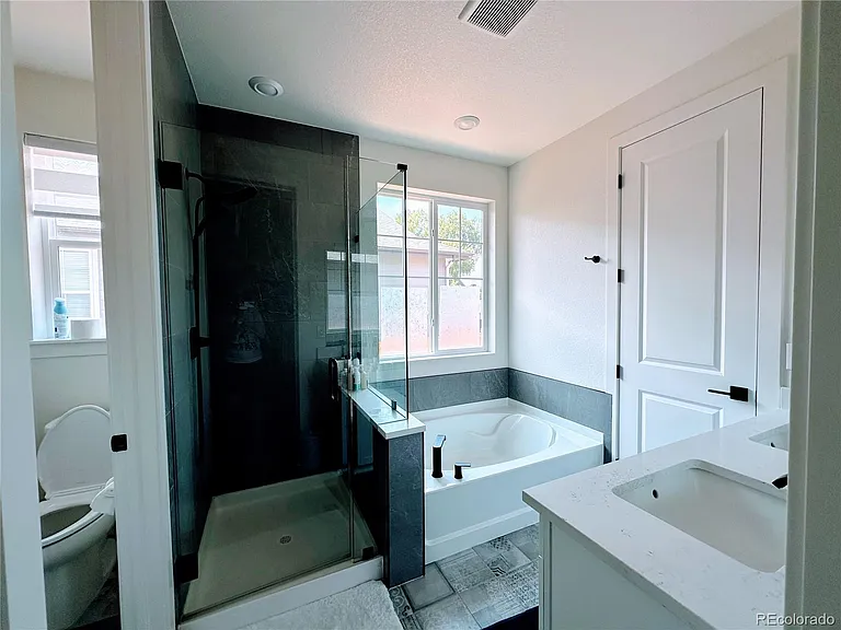 6065 E 154th Pl — Photo 25