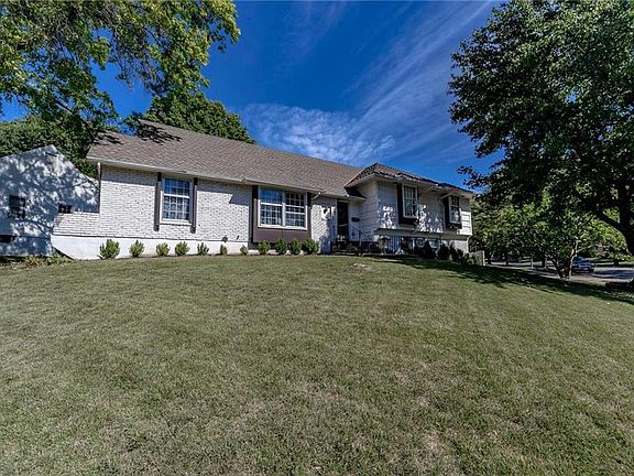 3rd image of 3400 Birchwood Dr
