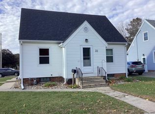 32 S Tennessee Ave, Mason City, IA 50401