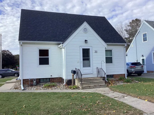 32 S Tennessee Ave, Mason City, IA 50401