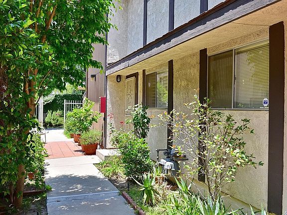 3rd image of 201 S Catalina Ave Unit 5