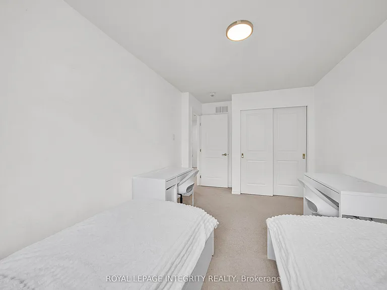 114 Hawkeswood Dr — Photo 33