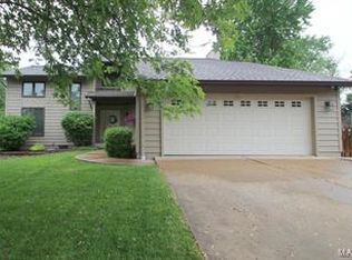 823 Meadow Ln, Herculaneum, MO 63048