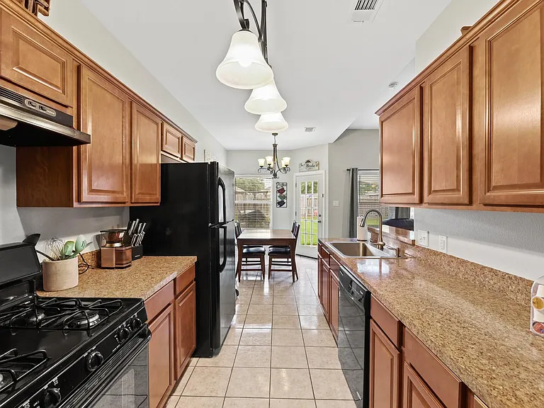 32018 Anne Ln — Photo 8
