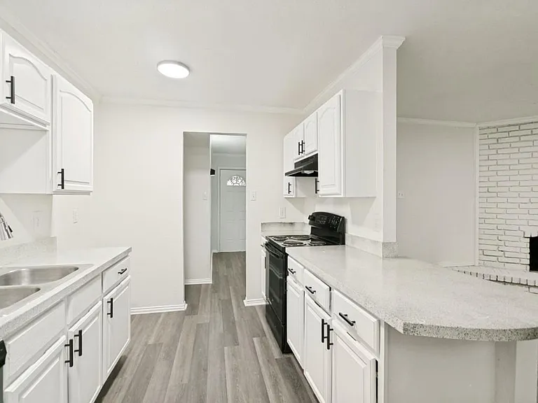 905 Hawthorne Dr — Photo 13