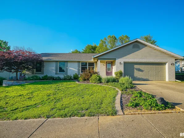 2102 Cordova Ct, Pekin, IL 61554