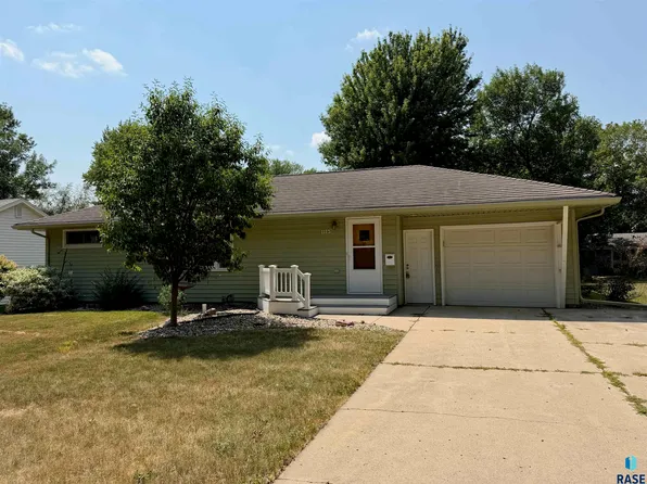 1115 N Elmhurst St, Luverne, MN 56156