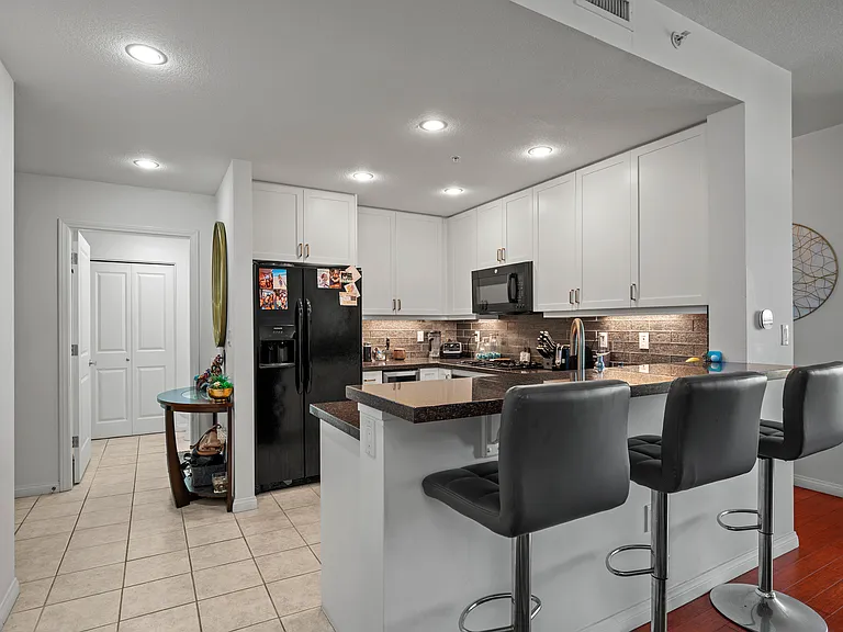 850 Beech St #820 — Photo 16