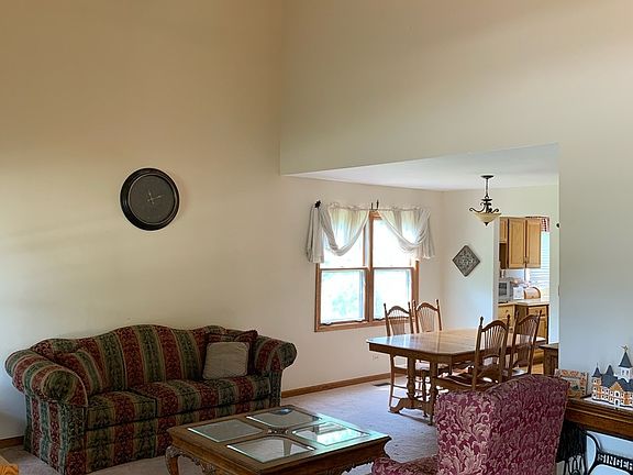 2nd image of 958 Holly Cir
