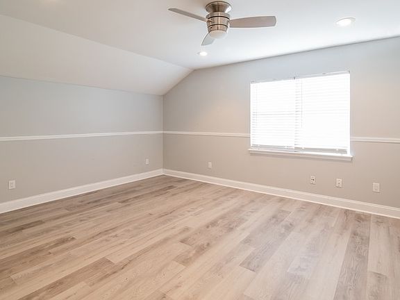 4th image of 815 Doulton Ln