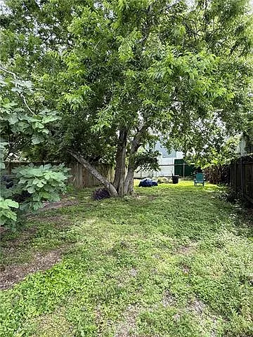 2422 Columbus St — Photo 11