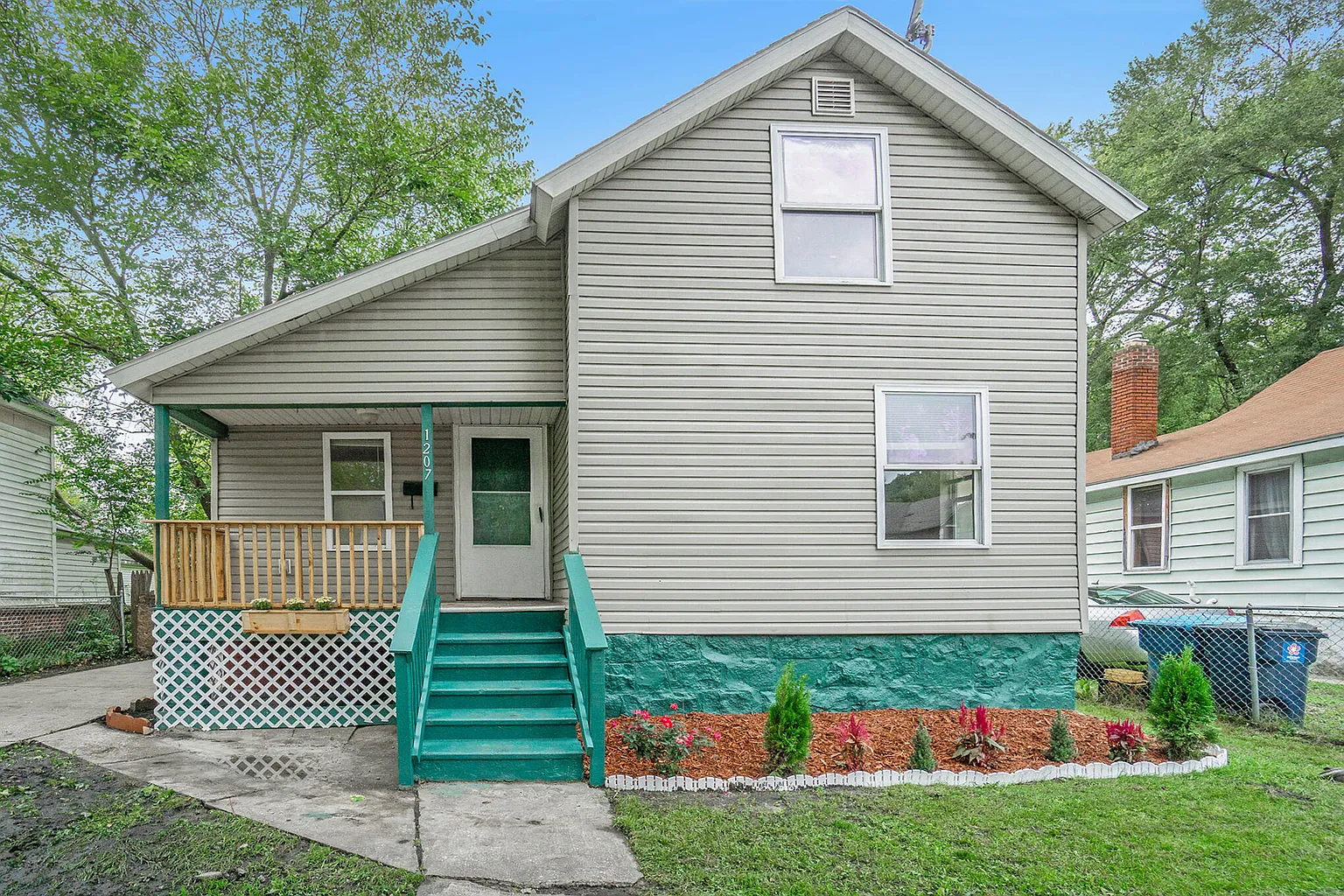 1207 N Park St photo 1