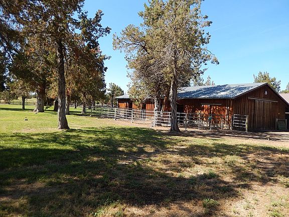Barn pasture/paddocks