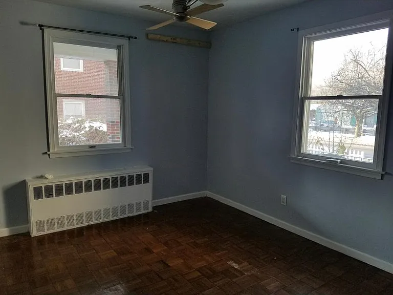 27 Ontario Ave — Photo 10